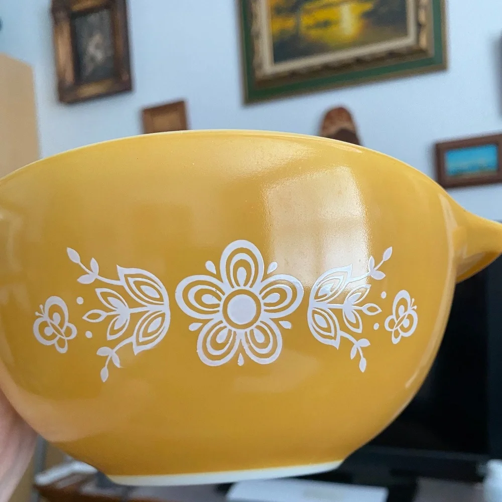 Pyrex/Vintage Set of‎ 3/Gold Butterfly Nesting Mixing Bowls, 1972-1978